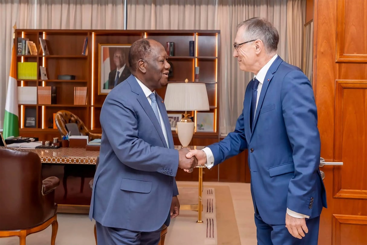 Alassane Ouattara et Jean-Marie Bockel à Abidjan, le 21 février 2024. © Présidence de Cote d’Ivoire