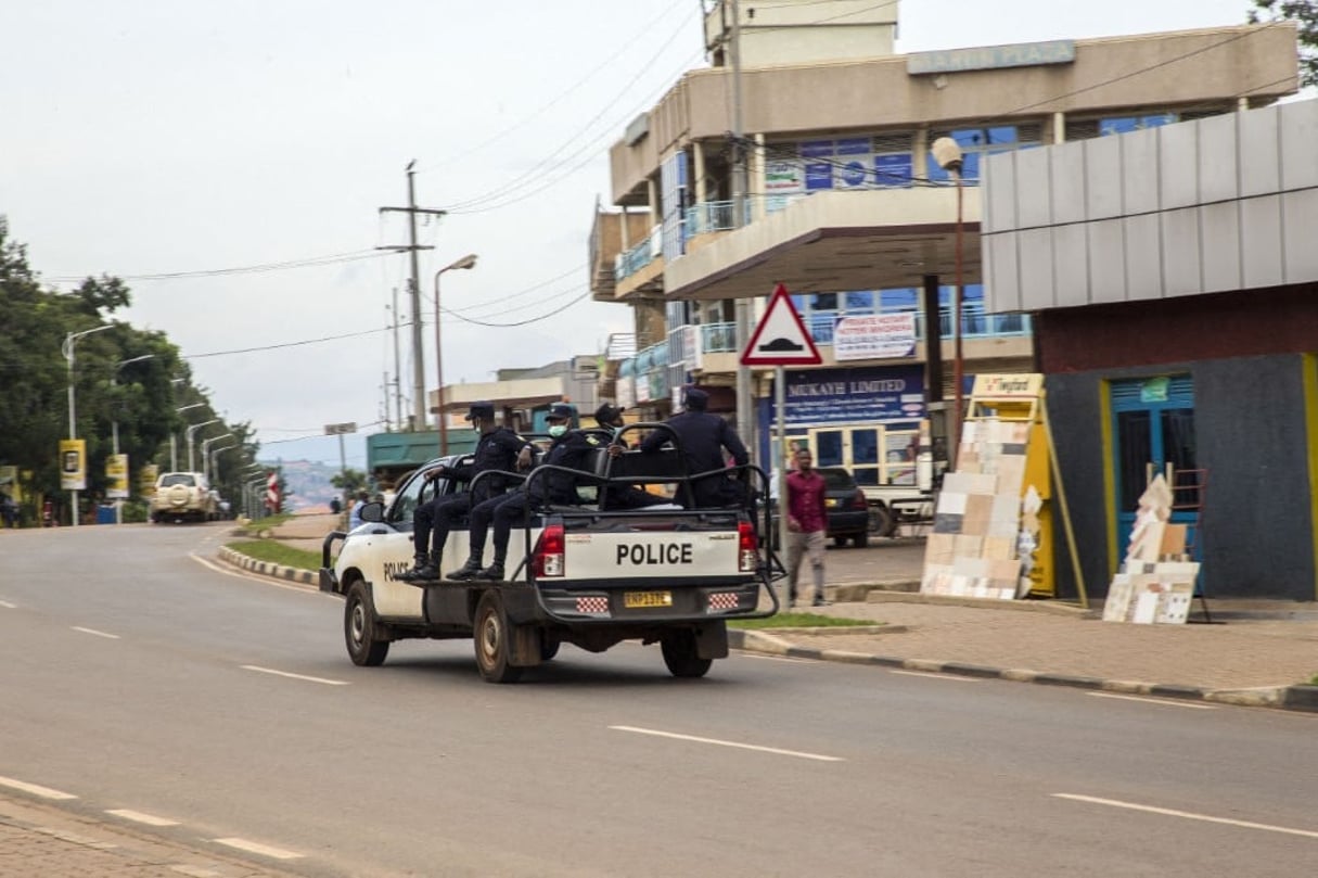 La police rwandais patrouille dans les rues de Kigali, en avril 2020. © CYRIL NDEGEYA / ANADOLU AGENCY / Anadolu via AFP