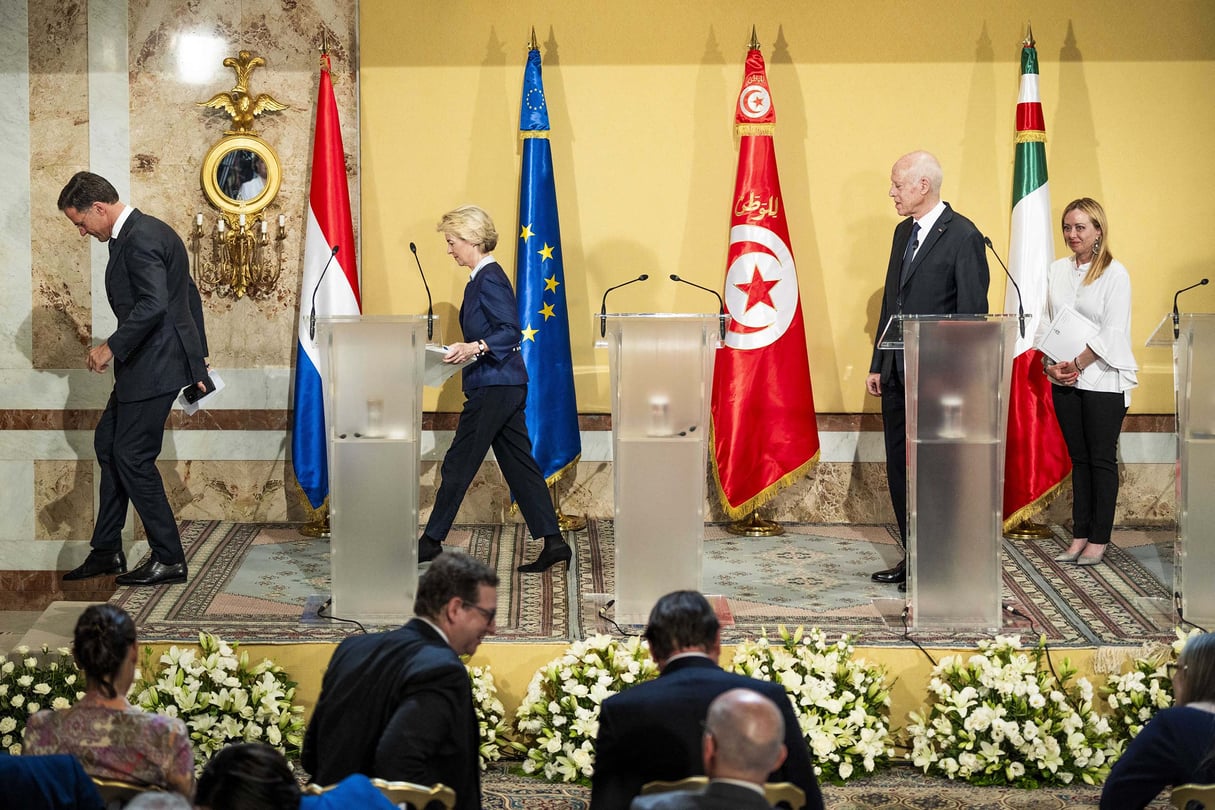 Le Premier ministre néerlandais sortant Mark Rutte, la présidente de la Commission européenne Ursula Von der Leyen et la Première ministre italienne Giorgia Meloni lors d’une rencontre avec le président tunisien Kaïs Saïed, le 16 juillet 2023 à Tunis. © ANP MAG / ANP via AFP