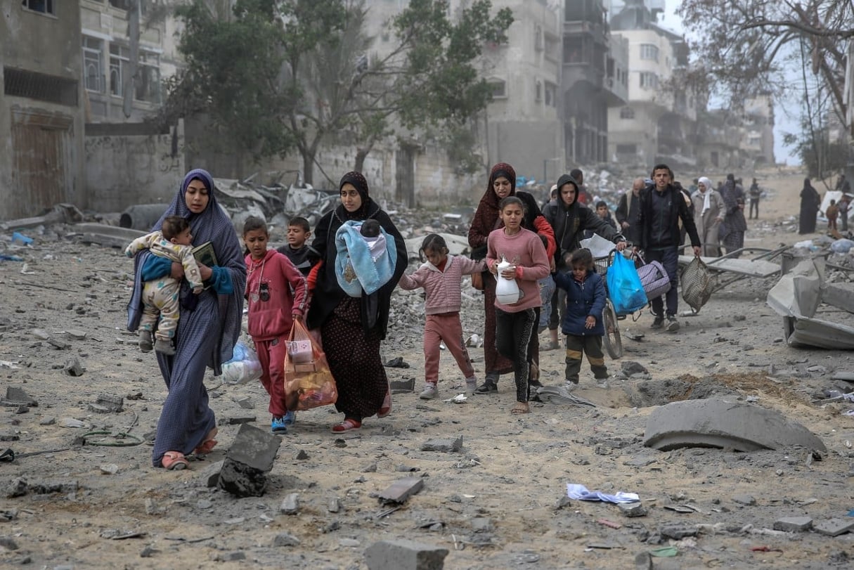 Des Palestiniens fuient la zone après un bombardement israélien dans le centre de la ville de Gaza le 18 mars 2024. © AFP