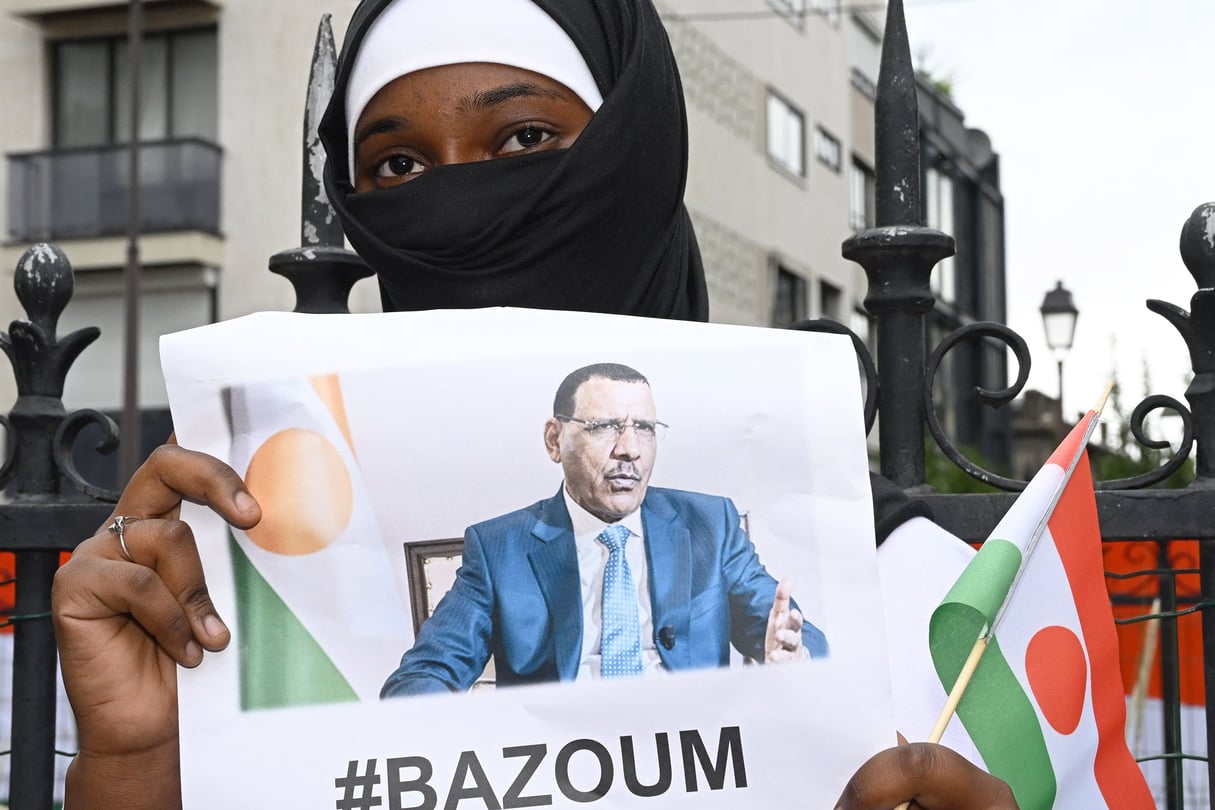 Le président déchu Mohamed Bazoum est toujours détenu par les putschistes du Conseil national pour la sauvegarde de la patrie depuis le mois de juillet 2023. © STEFANO RELLANDINI/AFP