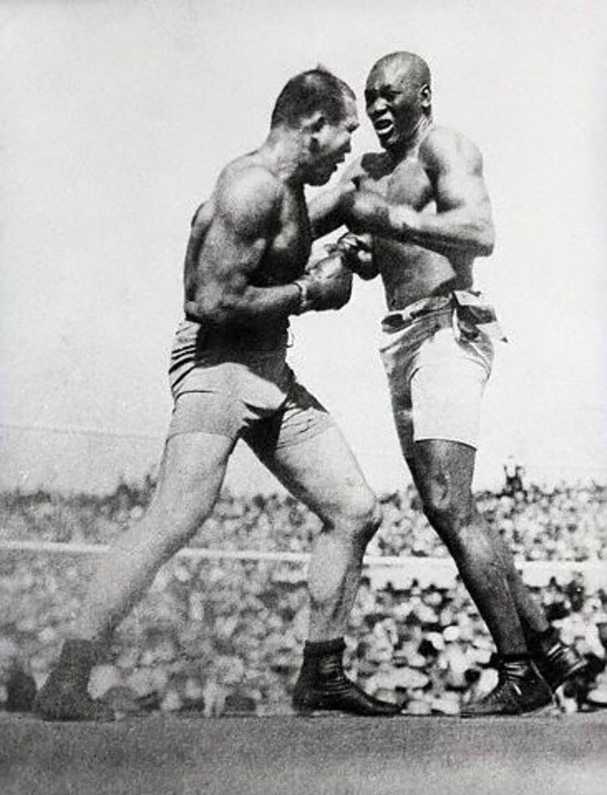 Jack Johnson (à dr.) contre James Jeffries, à Reno (États-Unis), le 4 juillet 1910. &copy; Photo12/Alamy/CBW