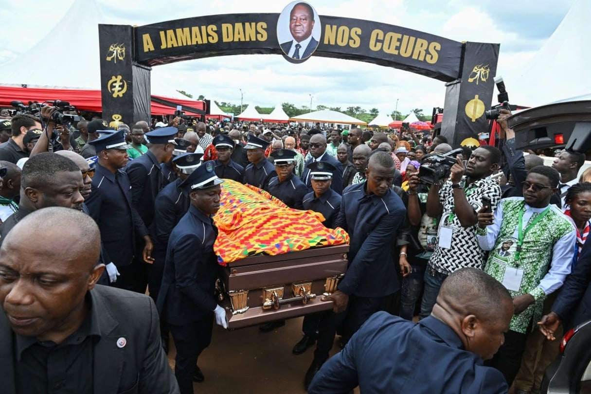 Le cercueil de l’ancien président Henri Konan Bédié à Pépressou, le 1er juin 2024. © Issouf SANOGO / AFP