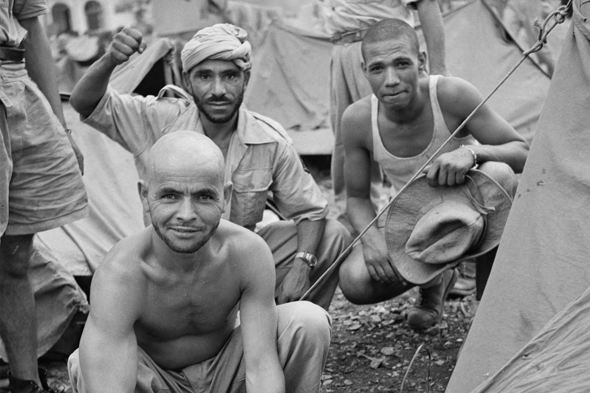 Les goumiers marocains de l’armée de l’Union française avant de quitter Lang Son pour renforcer les forces de Dong Khe pendant la première guerre d’Indochine, en septembre 1950. © AFP