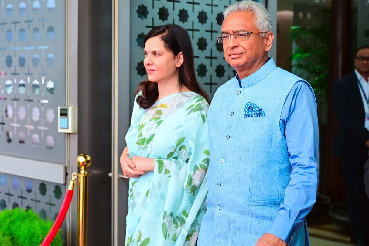 Le Premier ministre mauricien, Pravind Jugnauth, et son épouse, Kobita, à leur arrivée à New Delhi, en Inde, le 9 juin 2024. © GIS MAURITIUS