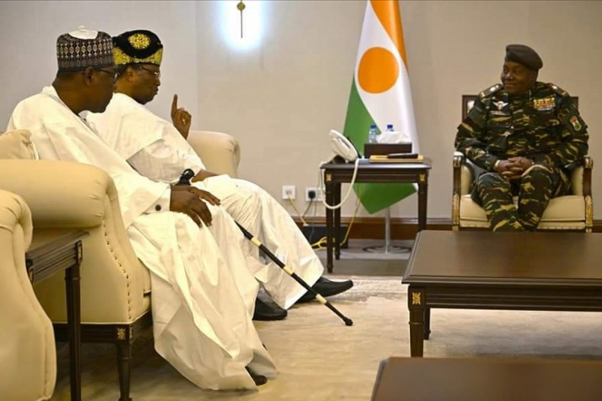 jad20240709-ass-rAbdourahamane Tiani, président nigérien du Conseil National pour la Sauvegarde de la Patrie, reçoit les anciens présidents du Bénin Nicéphore Soglo et Boni Yayi. © CNSP