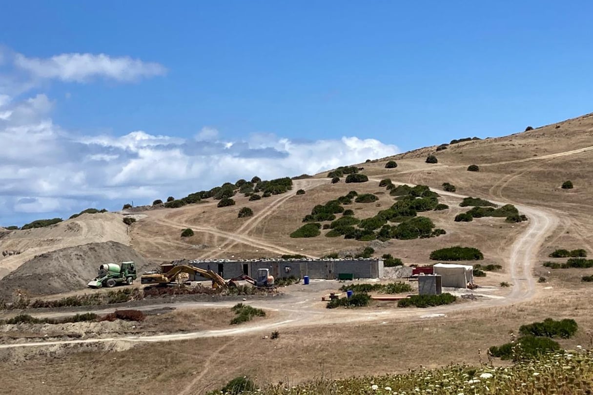 Les travaux en cours sur le terrain acheté par DSK, près de Tanger. © DR