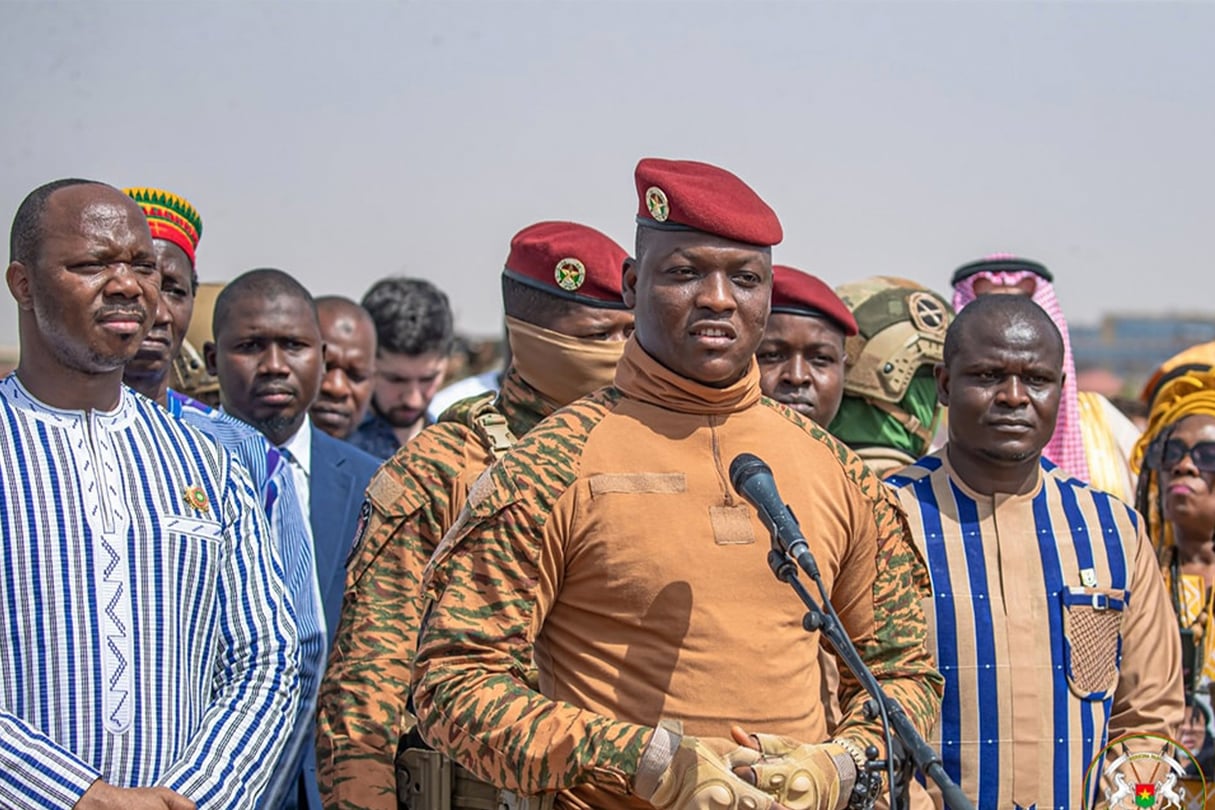 Ibrahim Traoré, lors de la pose de la première pierre de la future raffinerie d’or près de Ouagadougou, le 23 novembre 2023. © Présidence du Faso