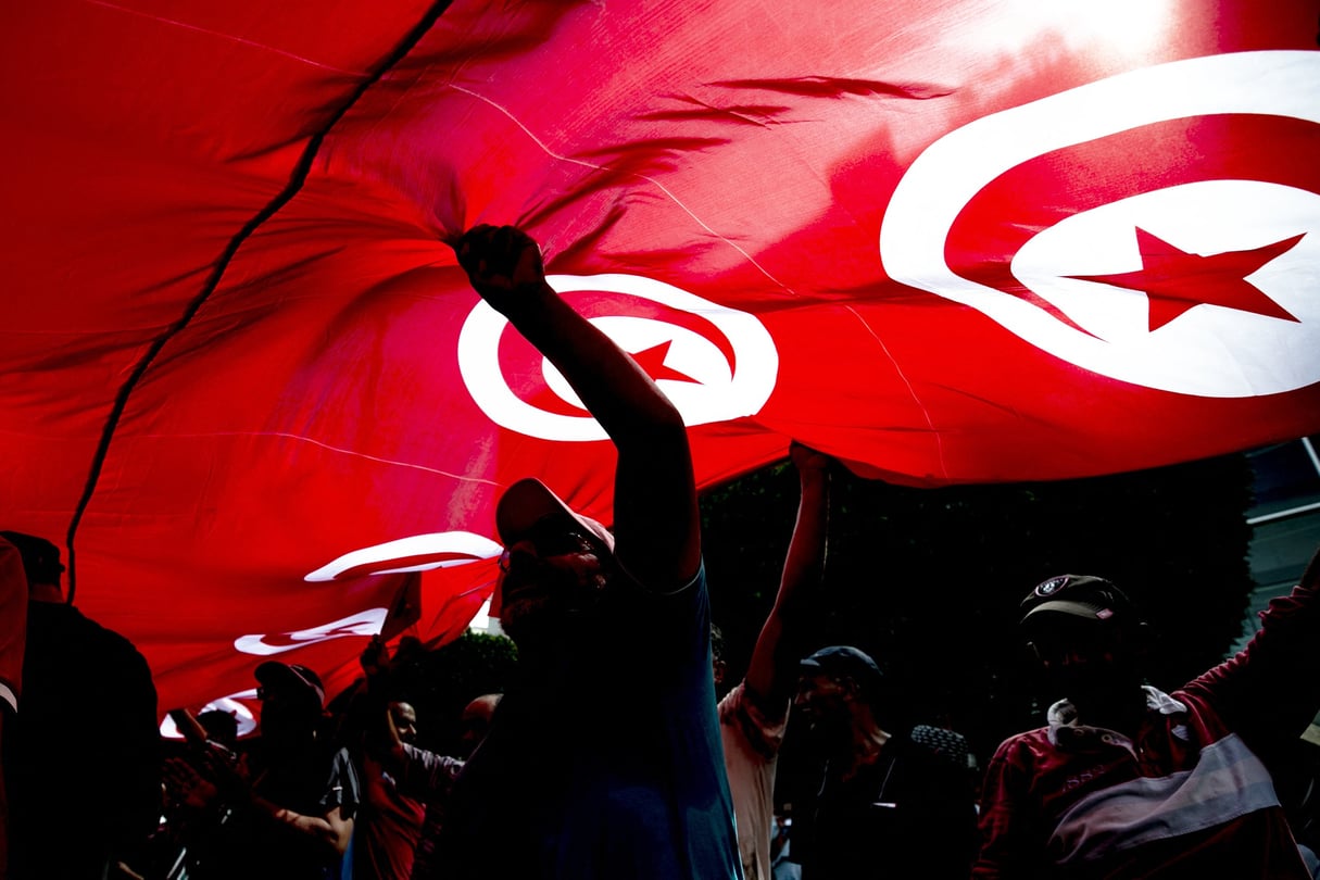 Manifestations à Tunis, le 26 septembre 2021, contre les mesures prises par le président Kaïs Saïed pour renforcer son emprise sur le pouvoir. © Yassine Gaidi / Anadolu Agency via AFP