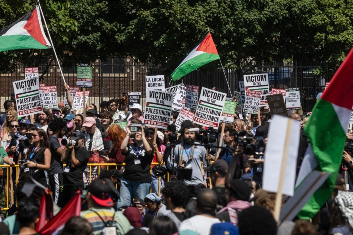 Des manifestants pro-palestiniens avant le début de la Convention nationale démocrate à Chicago, le 19 août 2024. © CHRISTIAN MONTERROSA / AFP