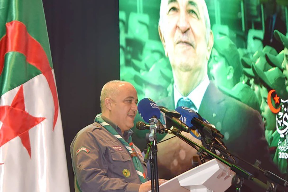 Le Commandant général des Scouts musulmans algériens (SMA), Abderrahmane Hamzaoui lors de la célébration de la Journée nationale du mouvement, le 27 mai 2024 à Tizi Ouzou. © DR