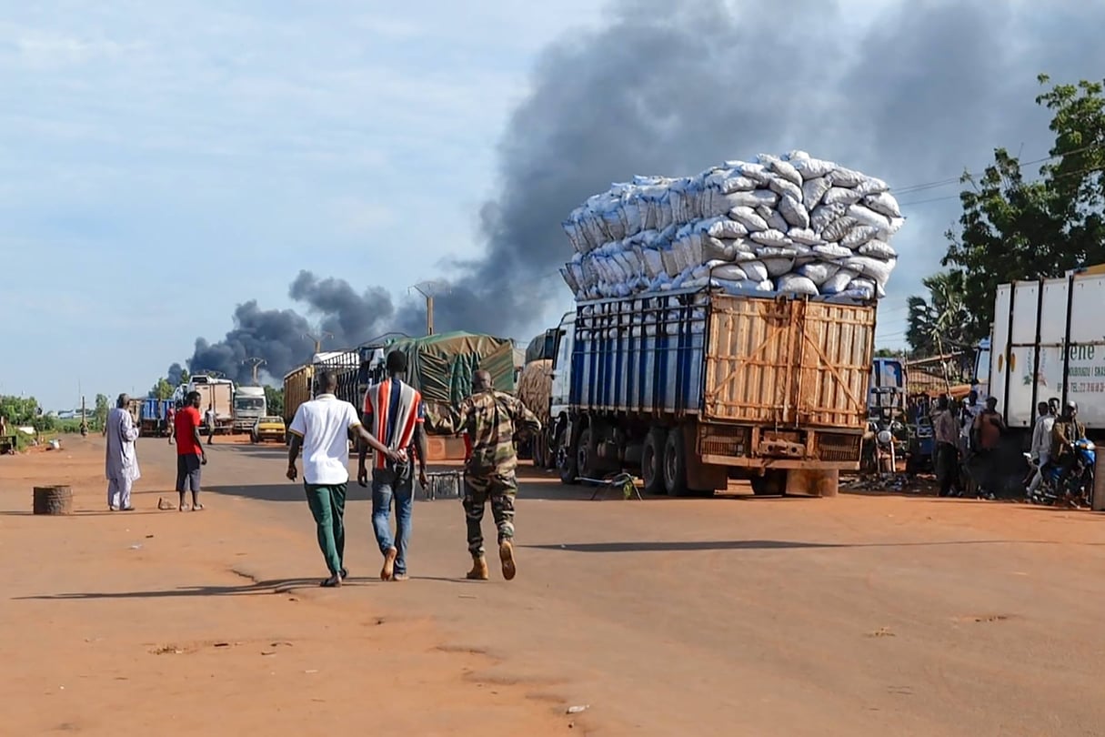 Extrait d’une vidéo montrant l’arrestation d’un homme par les forces armées maliennes à Bamako, ce 17 septembre 2024. © AP/SIPA