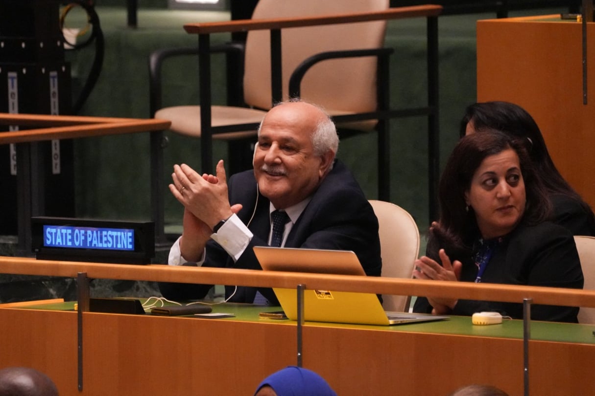 Le représentant palestinien Ryad Mansour après le vote sur les conséquences juridiques des actions d’Israël dans les territoires palestiniens au siège des Nations Unies, le 18 septembre 2024. © Bryan Smith / AFP