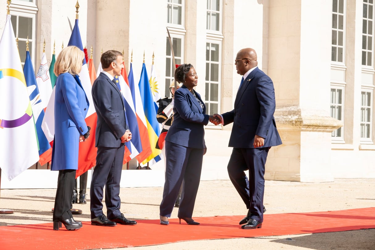 Louise Mushikiwabo, secrétaire générale de l’OIF, accueille le président Félix Tshisekedi lors du XIXe sommet de la Francophonie, aux côtés d’Emmanuel Macron et de son épouse, le 5 octobre 2024 à Villers-Cotterêts. &copy; DR / OIF