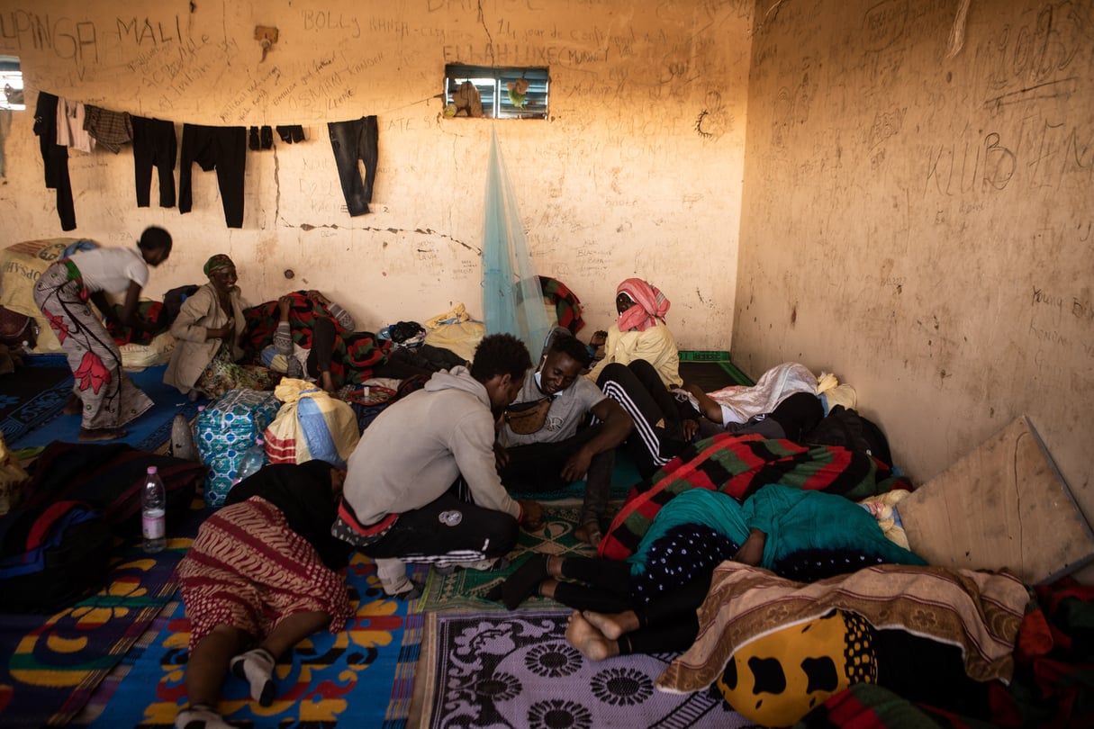 Chaque semaine, des centaines de migrants renvoyés d’Algérie se retrouvent à Assamaka, le premier village à la frontière du Niger. © STANISLAS POYET / AFP