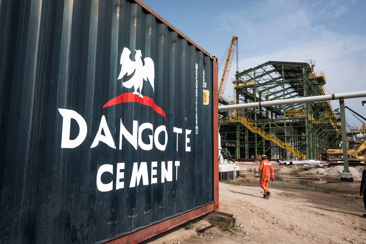 Sur le chantier de la raffinerie de pétrole et de l’usine d’engrais de Dangote Industries Ltd. dans le district d’Ibeju Lekki, à Lagos, le 5 juillet 2018. © Tom Saater/Bloomberg via Getty Images