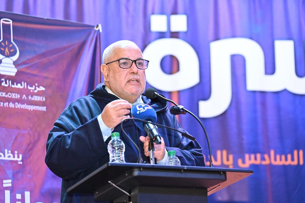 Abdelilah Benkirane, le secrétaire général du Parti de la justice et du développement (PJD), prononce un discours sur la révision du Code de la famille (Moudawana) à Casablanca, le 3 mars 2024. © EPA-EFE/JALAL MORCHIDI /MaxPPP
