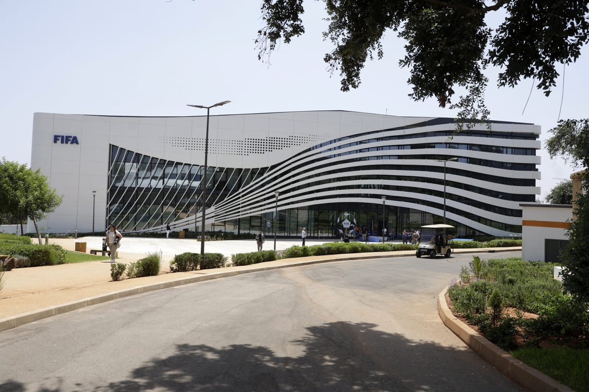 La Fédération internationale de football (Fifa) a inauguré samedi 26 juillet près de Rabat un bureau régional, le premier en Afrique du Nord, à cinq ans du Mondial-2030. © AFP