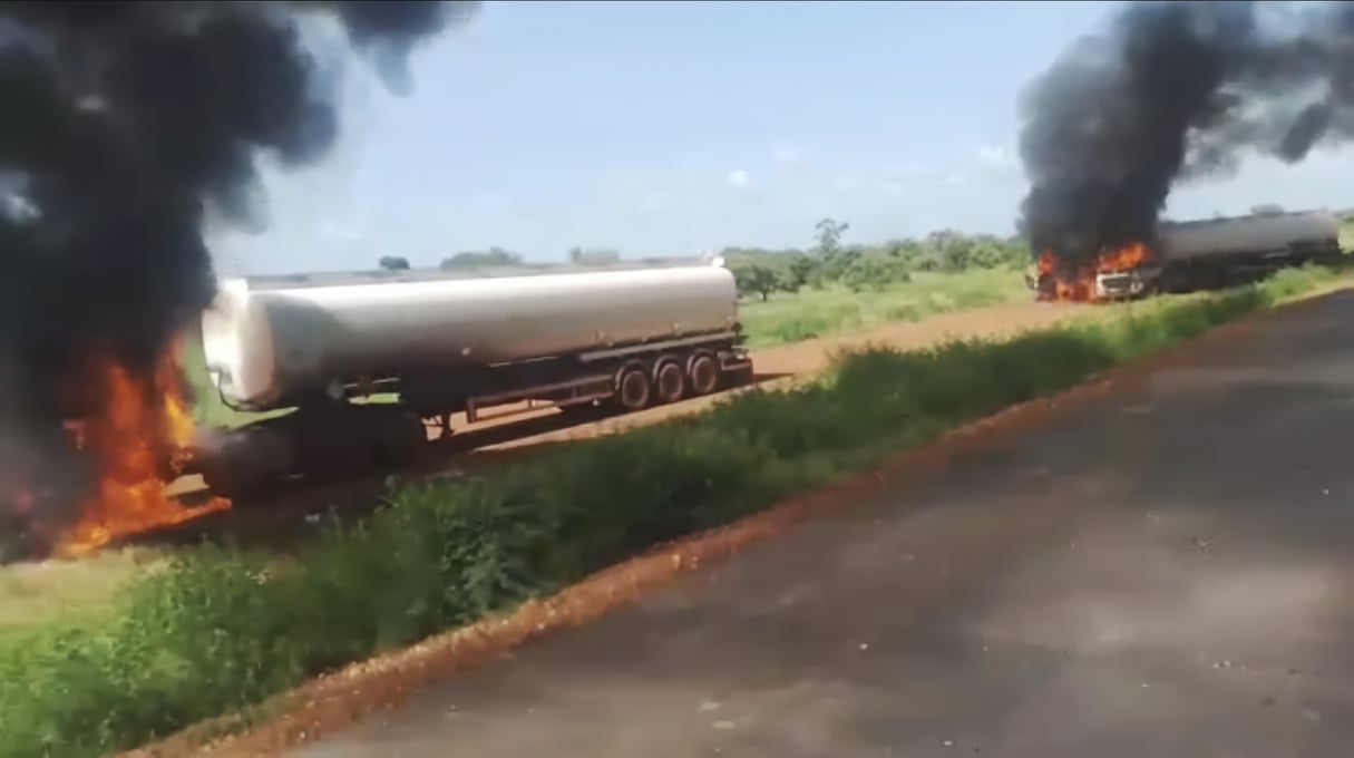 Routes bloquées, camions incendiés, entreprises attaquées : le JNIM ouvre un nouveau front au Mali