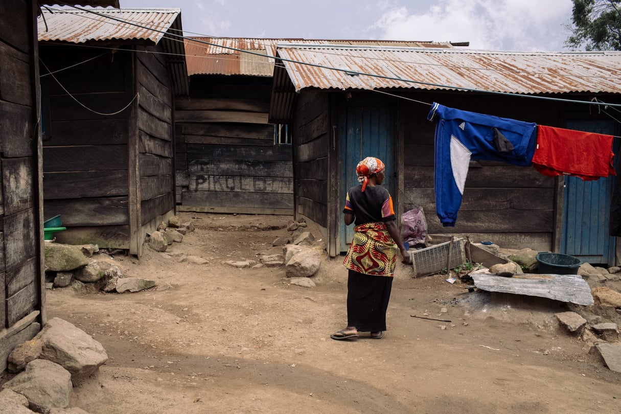 Une femme déplacée par les attaques des ADF, dans le camp de Kabalaka, à Beni, dans le Nord-Kivu, le 12 décembre 2024.
