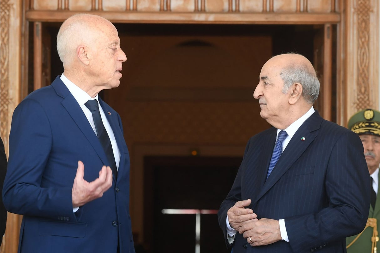 Kaïs Saïed et son homologue algérien Abdelmadjid Tebboune à Alger, le 2 février 2020.