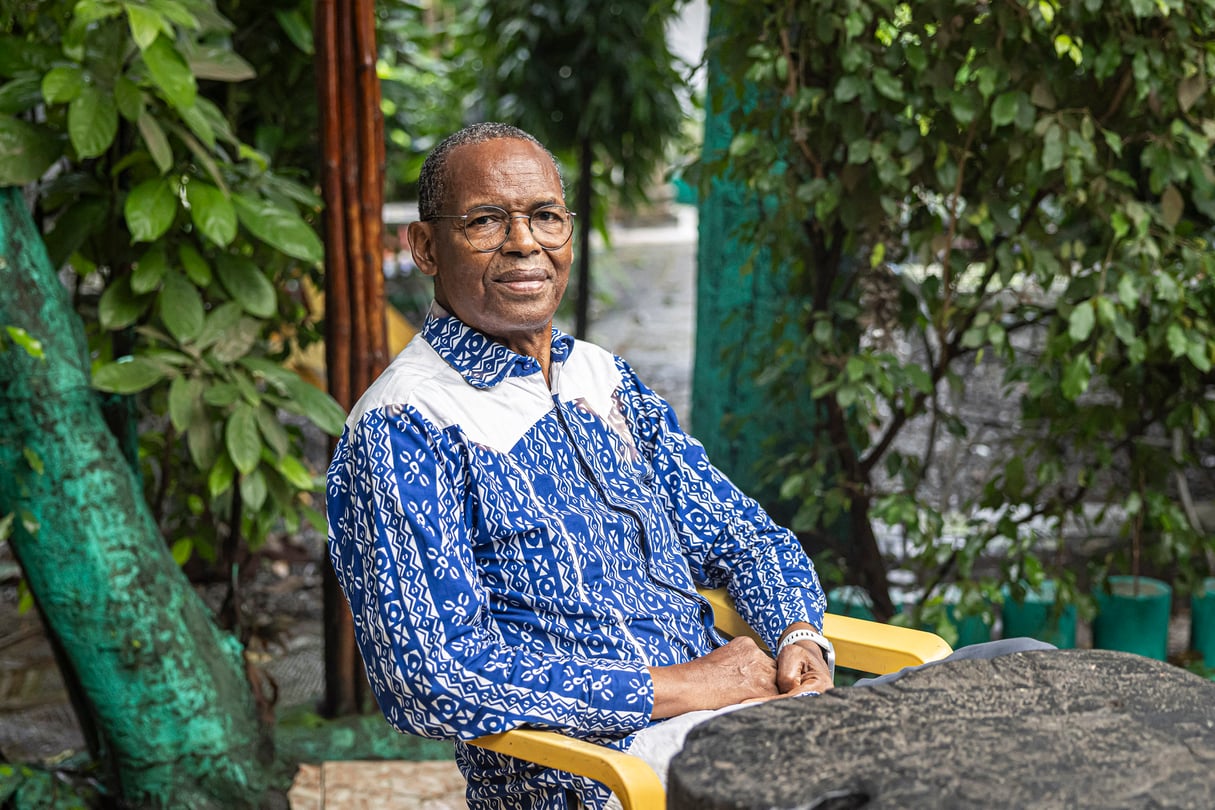 https://prod.cdn-medias.jeuneafrique.com/cdn-cgi/image/q=auto,f=auto,metadata=none,width=1215,fit=cover/https://prod.cdn-medias.jeuneafrique.com/medias/2026/02/24/jad20260224-ass-tierno-monenembo.jpg