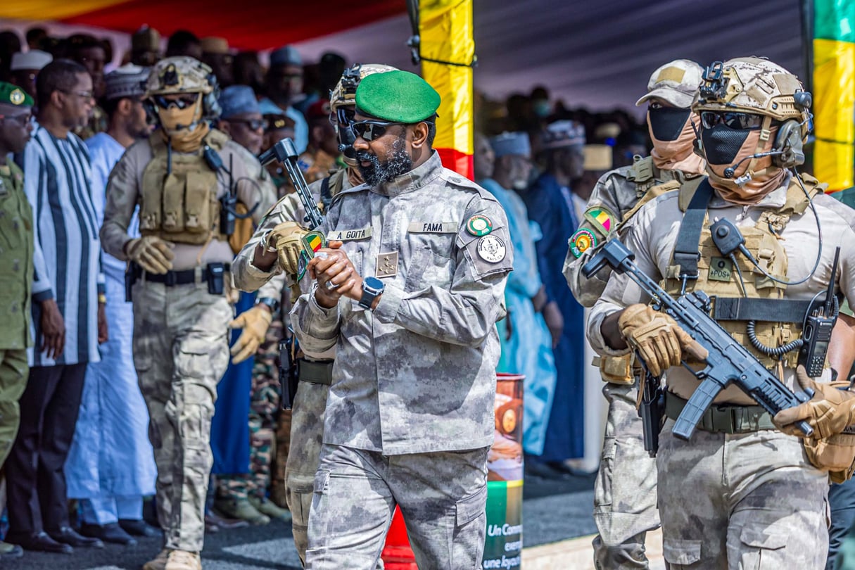 Assimi Goïta, lors des obsèques de Sadio Camara, le 30 avril 2026 à Bamako. © Présidence du Mali