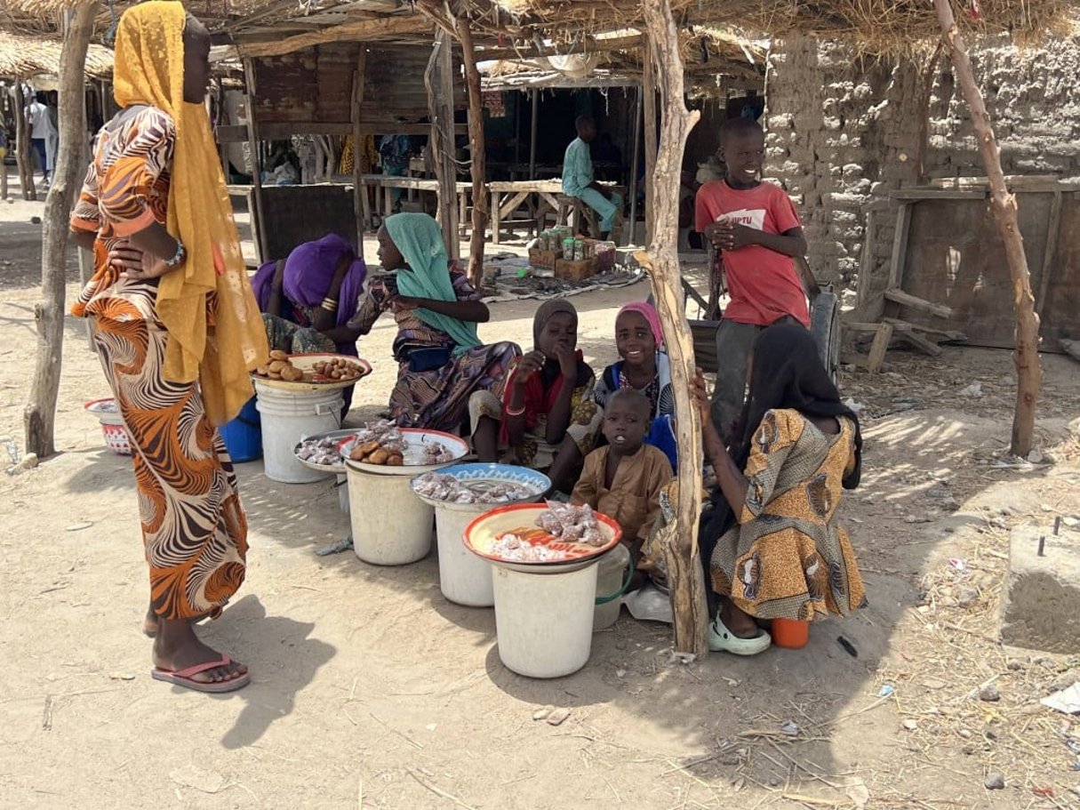 Des civils nigérians, déplacés par les violences de Boko Haram, regagnent leur foyer dans l’État de Borno après des années d’exil forcé