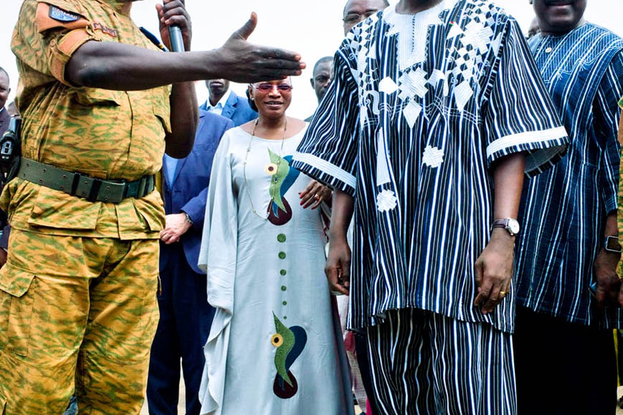 Cérémonie de désarmement, en présence d’Isaac Zida, le Premier ministre. Ouagadougou, le 6 octobre. © STRINGER SHANGHAI/REUTERS