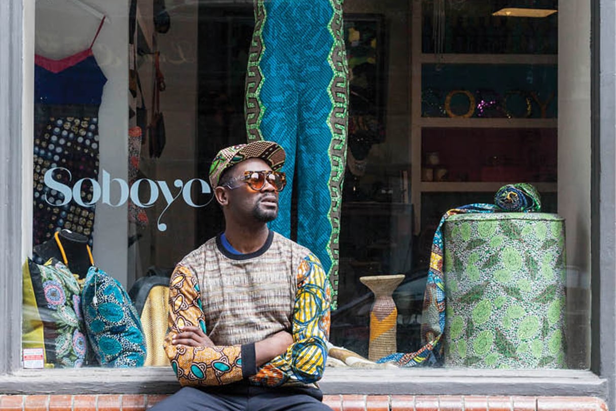 Le styliste Samson Soboye devant sa boutique à Shoreditch. © STUART FREEDMAN/IN PICTURES/CORBIS