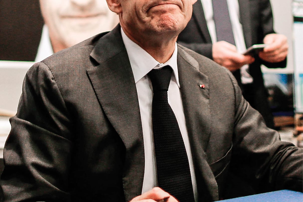 Le 9 février à Bordeaux, fief de son grand rival Alain Juppé, le président des              Républicains dédicace  La France pour la vie. © THIBAUD MORITZ/IP3/MAXPPP
