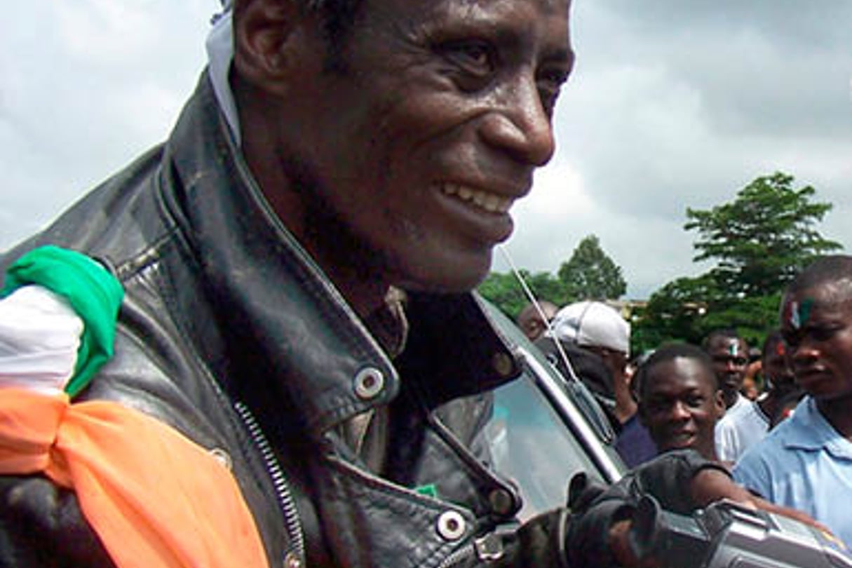 En 2004, lors d’une manifestation de soutien au président Gbagbo. © THIERRY GOUEGNON/REUTERS