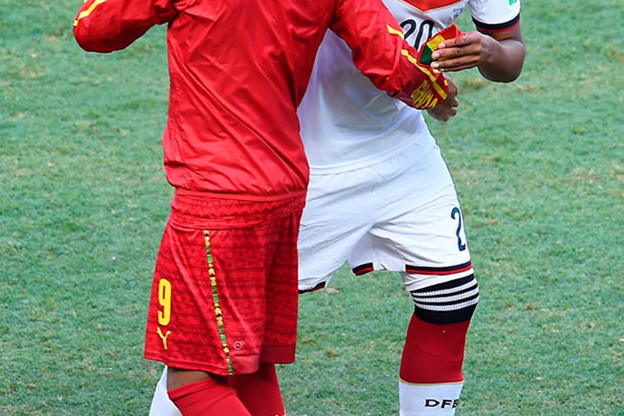 Avec son frère Kevin-Prince Boateng (à g.), qui jouepour le Ghana, lors de la Coupe du monde 2014 au Brésil. © EMMANUEL DUNAND/AFP