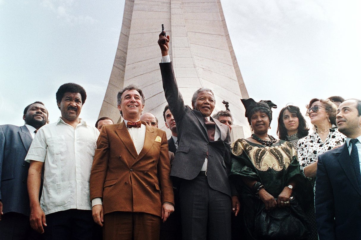 C’est à l’Algérie que Nelson Mandela réserva sa première visite après sa libération, en mai 1990. © abdelhak senna/AFP