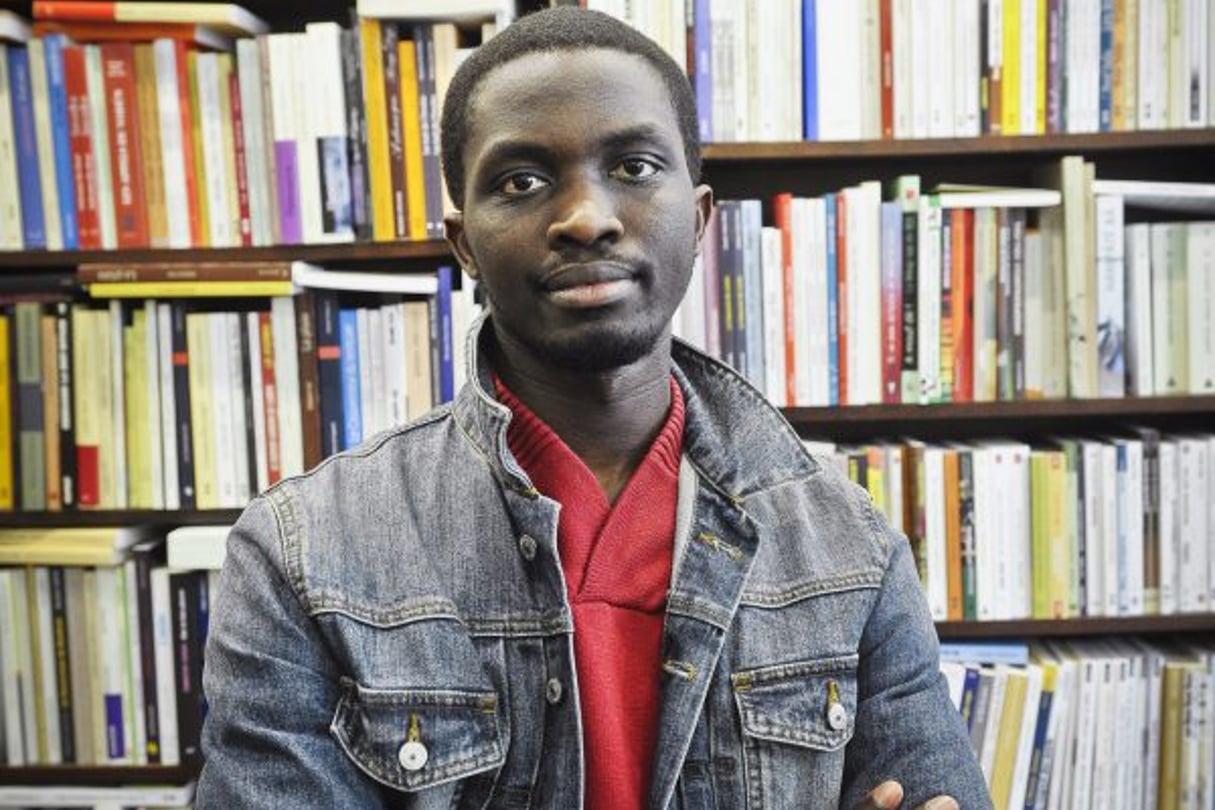 Mohamed Mbougar Sarr (Sénégal), écrivain. Il a remporté le prix Kourouma avec son premier roman, « Terre Ceinte ». A Paris, le 16.04.2015. © Vincent Fournier/JA