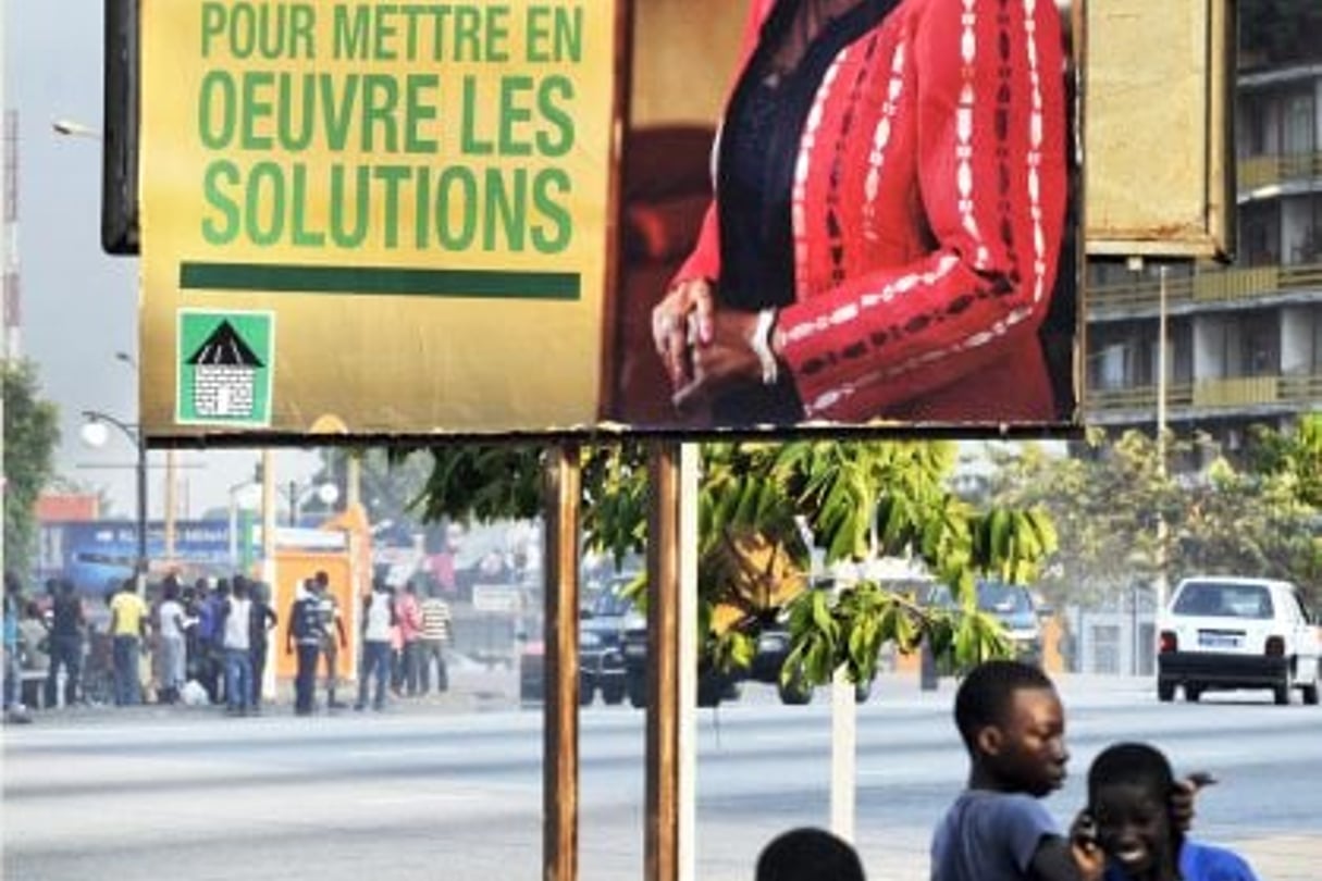 Une affiche de Amy Toungara, candidate du RDR, Abidjan, 3 Decembre 2011. © SIA KAMBOU/AFP