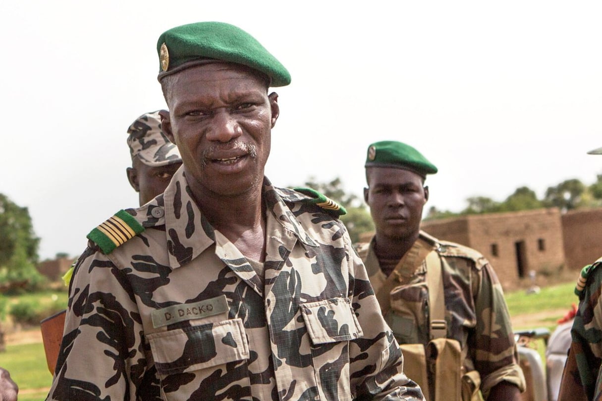 Col. Didier Dacko, who commands the Malian army forces of Mopti, with soldiers in Konna, Mali, Aug. 1, 2012. Haphazard citizen militias opposing radical Islamist forces have few resources but, unlike the regular Malian army, have a fierce will to undo the conquest of northern Mali. (Marco Gualazzini/The New York Times) © MARCO GUALAZZINI/NYT-REDUX-REA
