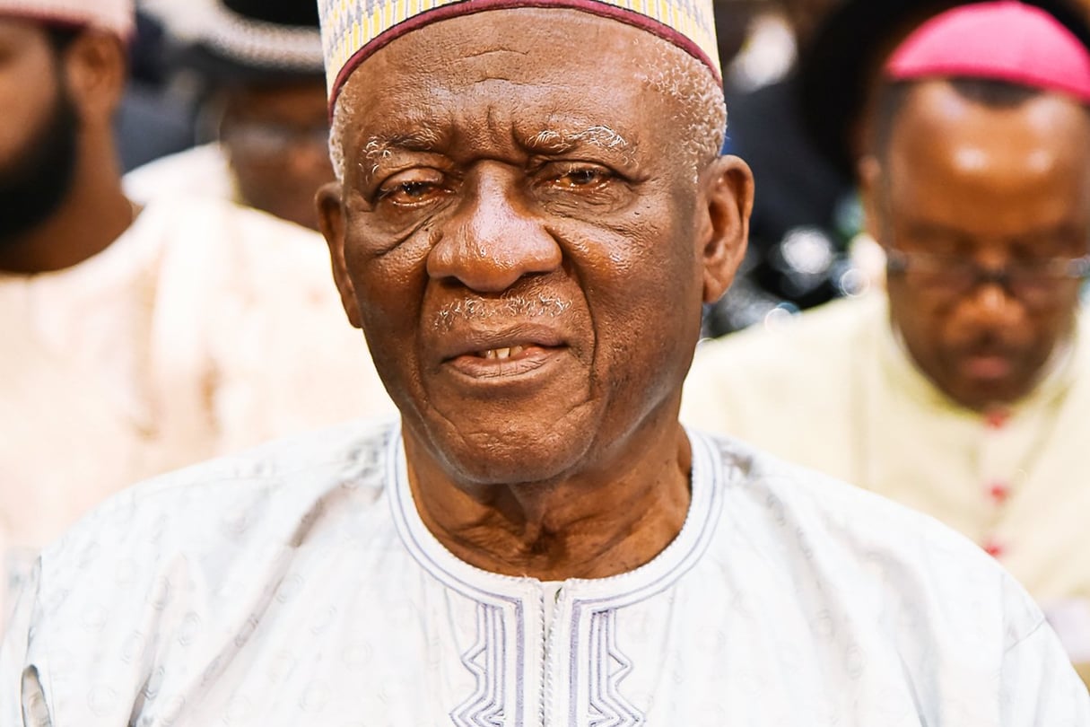 L’opposant John Fru Ndi, patron du SDF, souhaite que son parti prenne part aux élections. © MABOUP