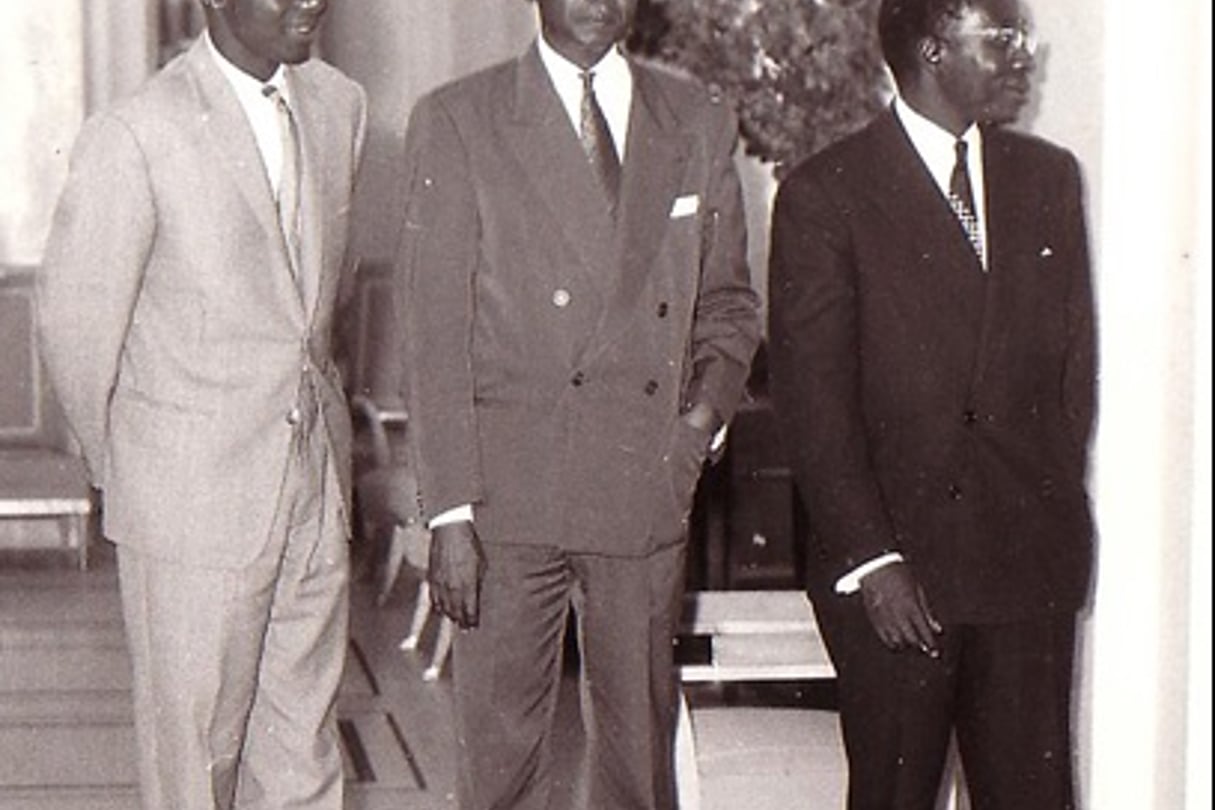 De gauche à droite : Valdiodio Ndiaye, Mamadou Dia et Léopold Sedar Senghor, en 1961 à Dakar. © DR