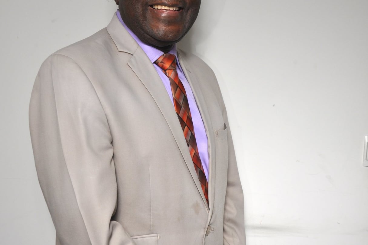 David Abouem À Tchoyi, consultant du cabinet Agora Consulting, dans son bureau à Yaoundé, au Cameroun, le 17 juin 2020. © Fernand Kuissu pour JA
