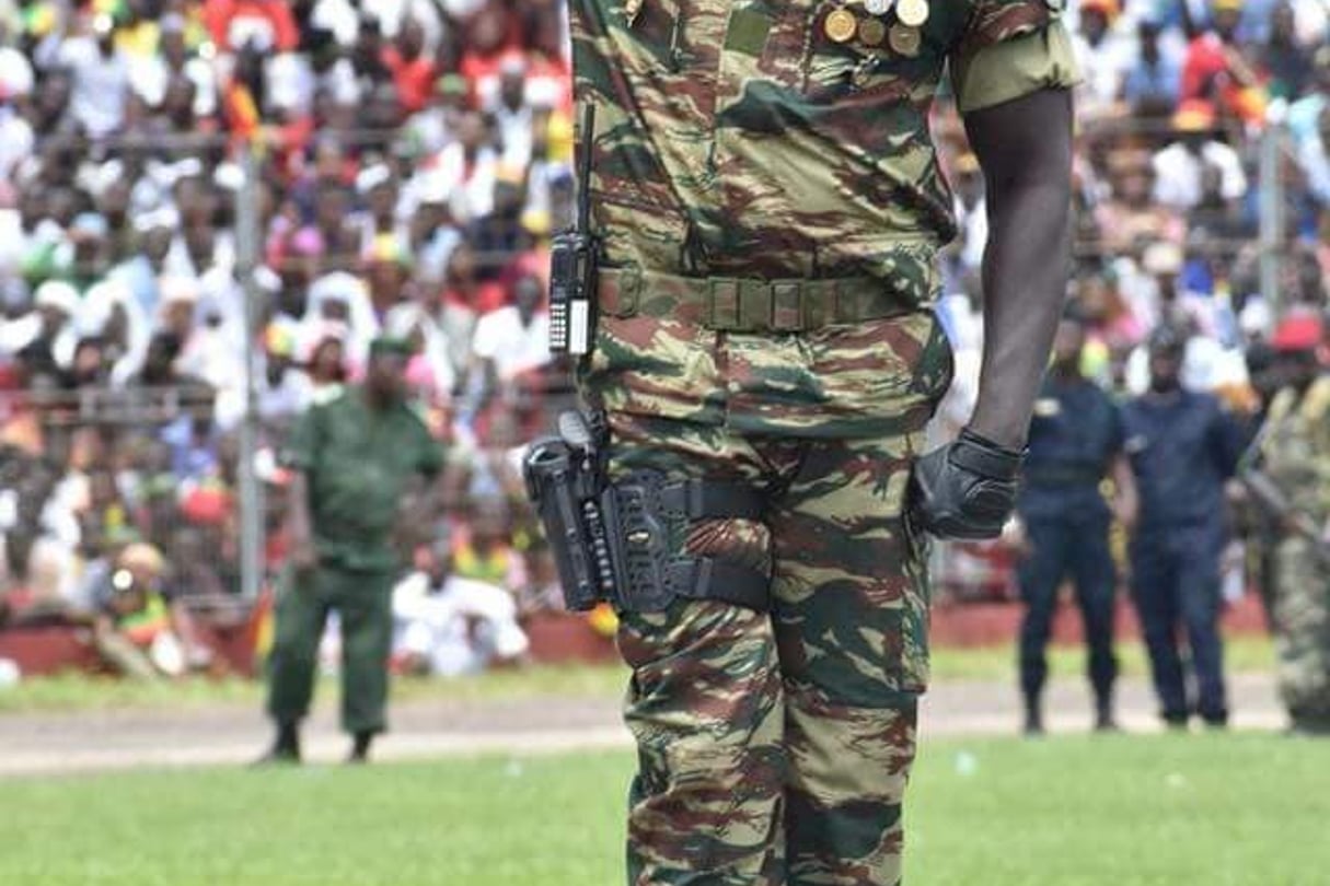 Le lieutenant-colonel Mamady Doumbouya, commandant des Forces spéciales guinéennes, lors d’un défilé militaire en 2018. © DR / Dirpa-Guinée