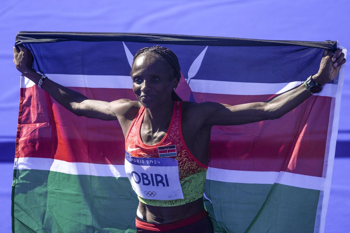  La Kényane Hellen Obiri heureuse de sa médaille de bronze.
© Dar Yasin/ AP-SIPA