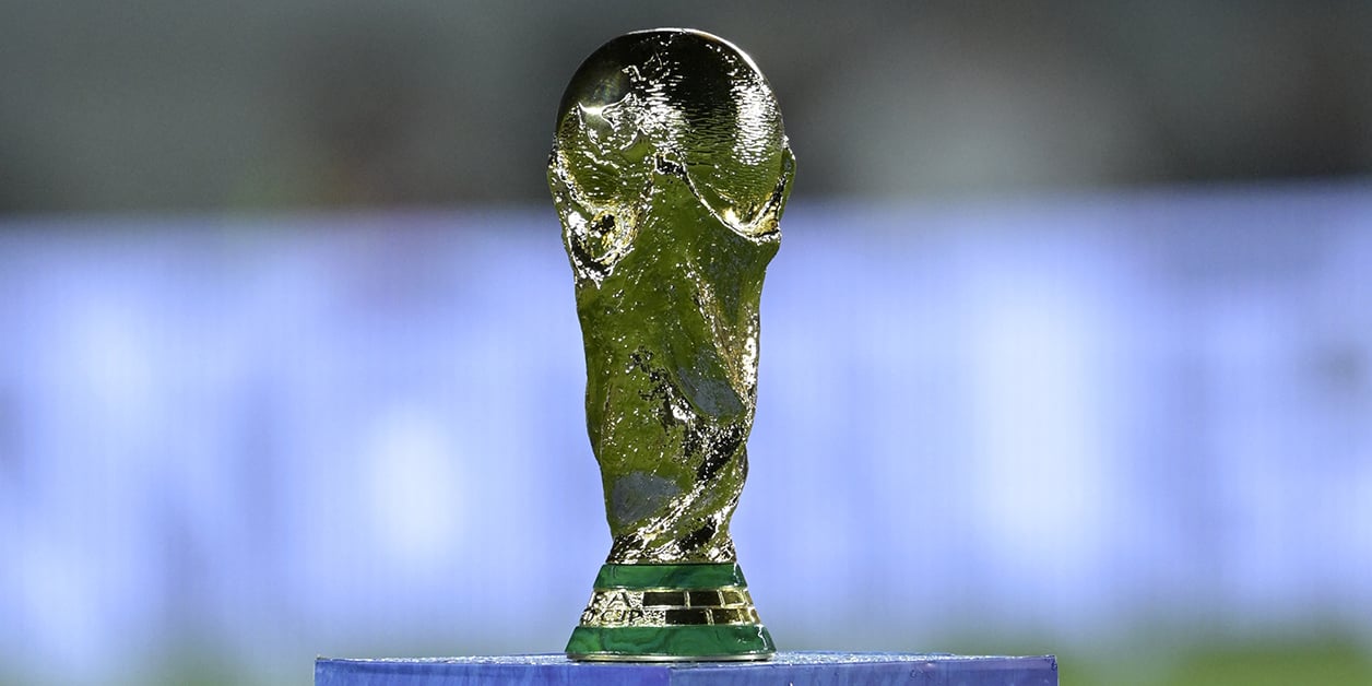 Qatar 2022: La réplique du trophée de la coupe du monde au Cameroun