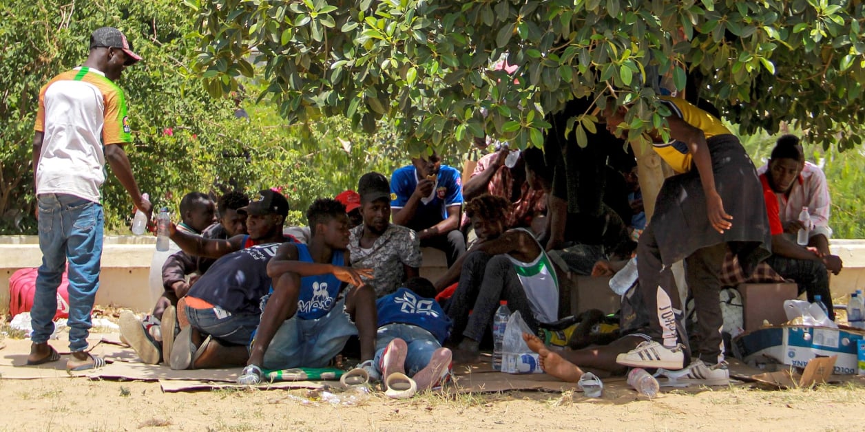 Des migrants subsahariens lors d’une manifestation contre leurs conditions de vie à Sfax, le 7 juillet 2023. © HOUSSEM ZOUARI / AFP