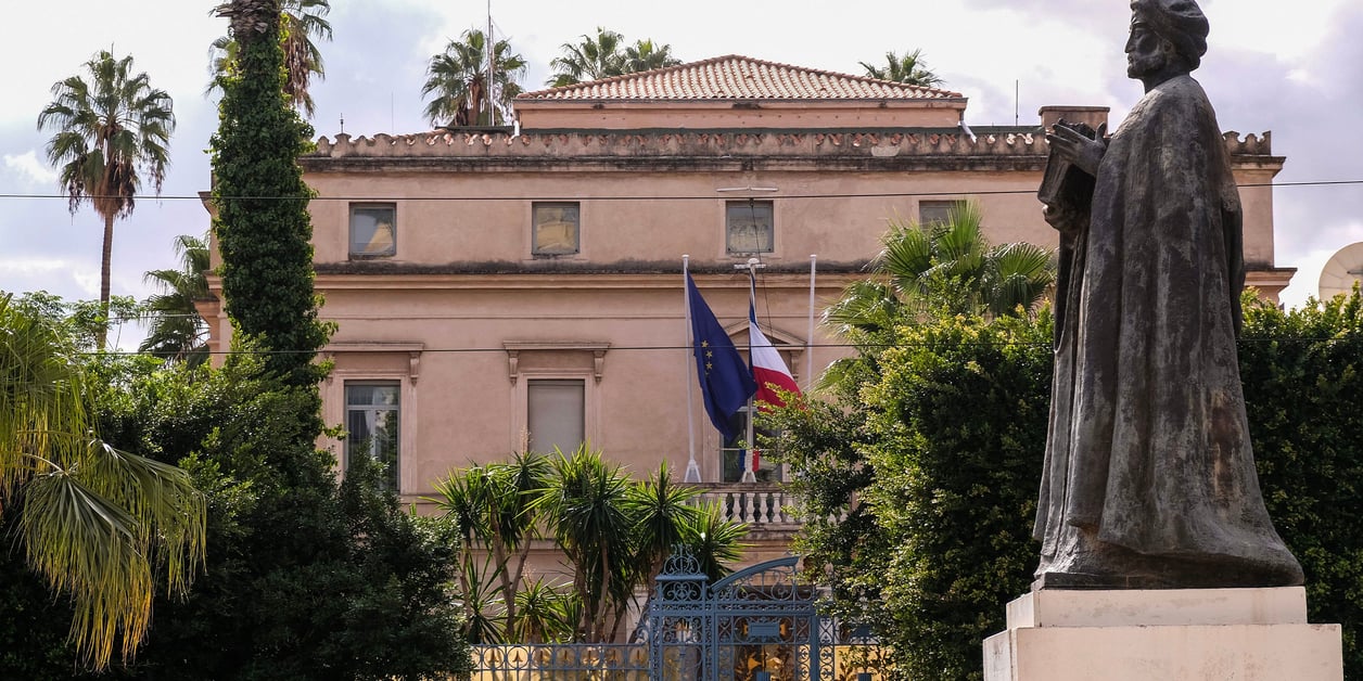À Tunis, « l’ambassade de France doit changer de place »