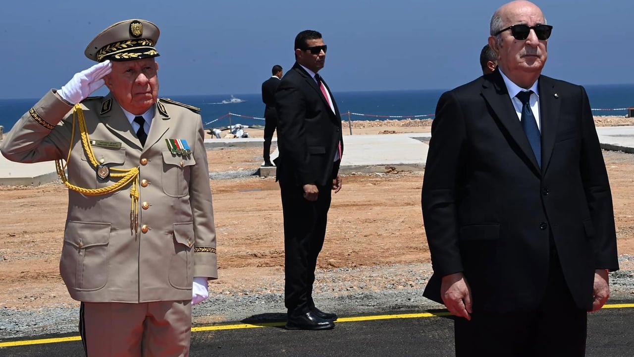 Algérie : que sait-on des tensions actuelles entre le président Tebboune et le général Chengriha ?