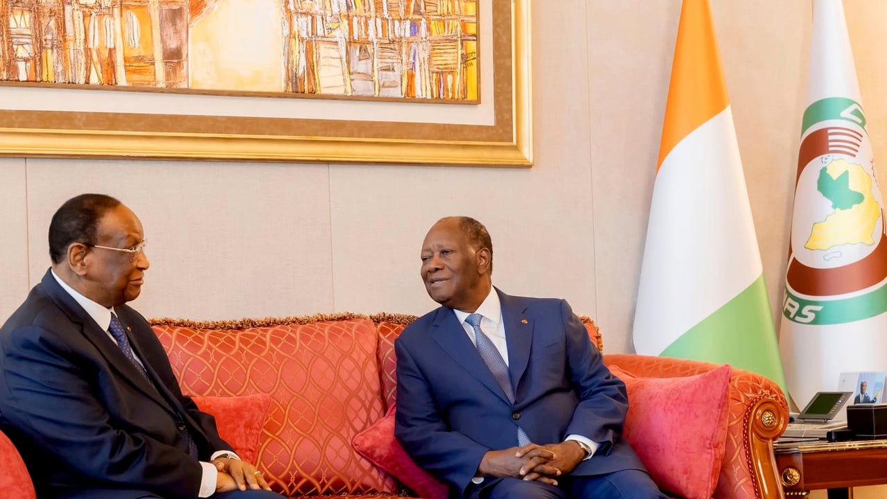 Attaques au Mali : la prudente main tendue d’Alassane Ouattara à Assimi Goïta