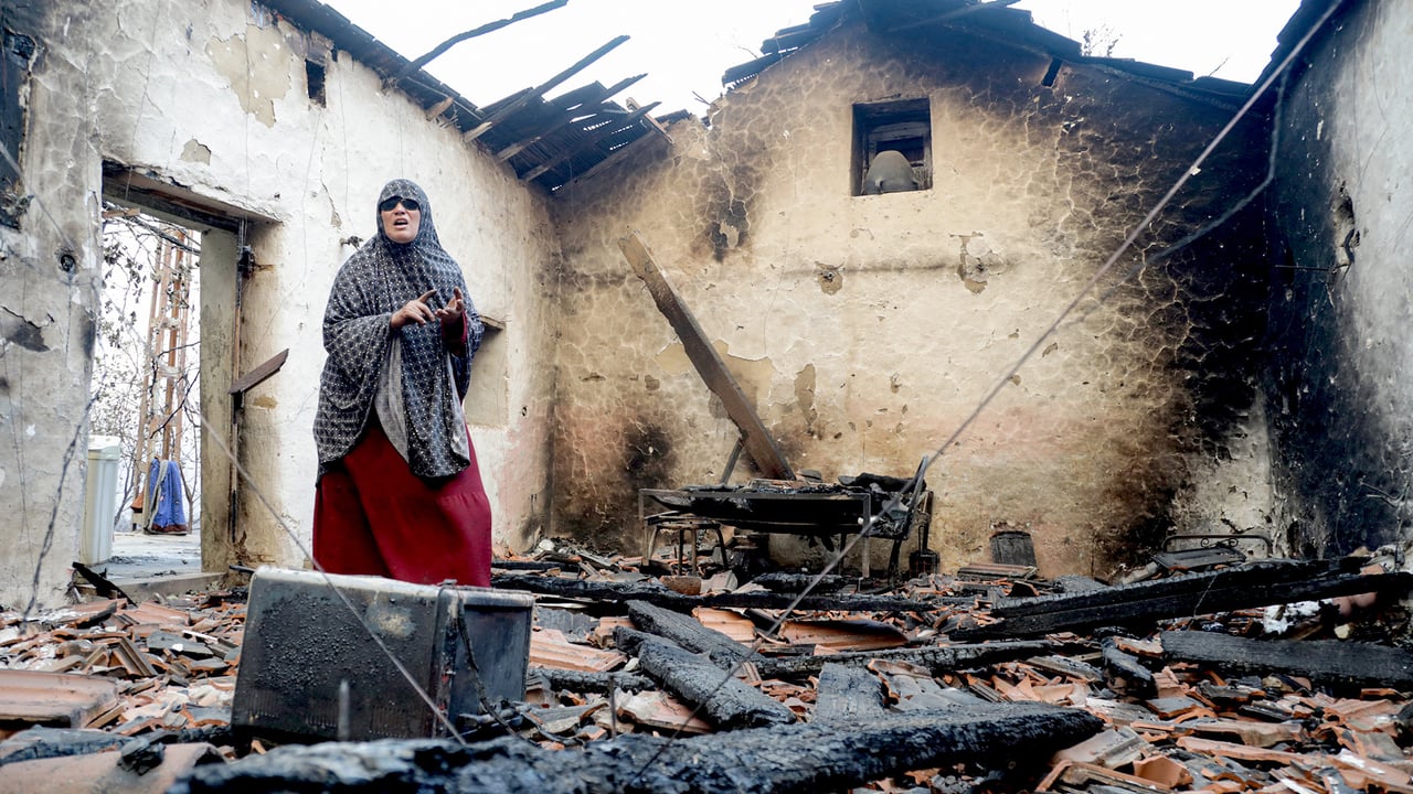 Incendies en Algérie : des dizaines de morts et un discours officiel qui passe mal