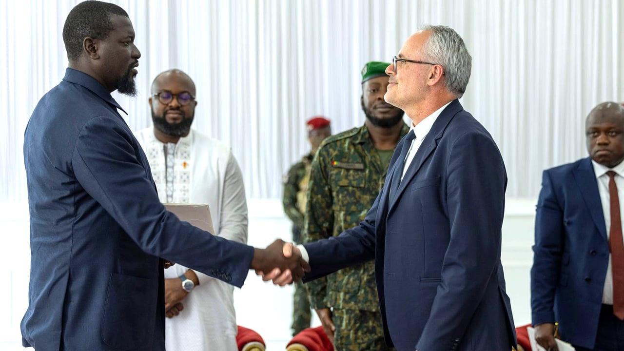 Guinée-France : pourquoi Paris continue de ménager le régime de Mamadi Doumbouya