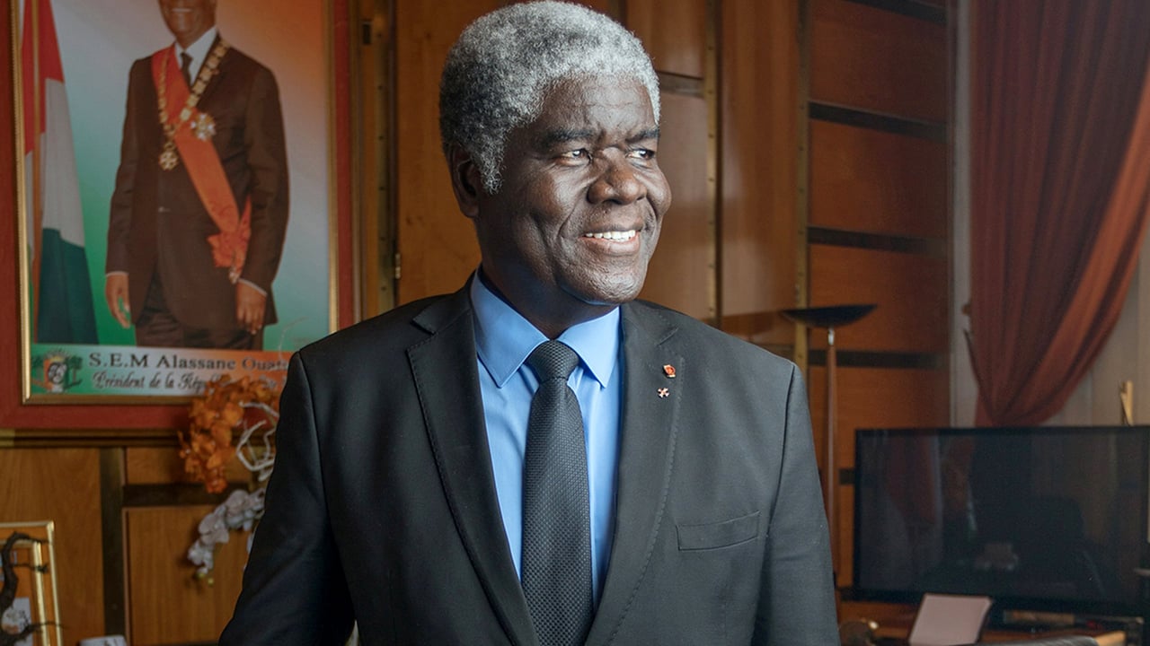 En Côte d’Ivoire, Alassane Ouattara reconduit son Premier ministre Robert Beugré Mambé